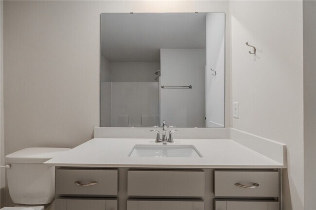 Building Photo - 14 Loebner Ln