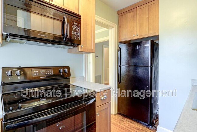 Building Photo - 2940 Oleander Dr