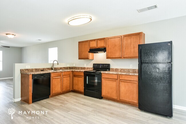 Building Photo - Spacious Two Story Home