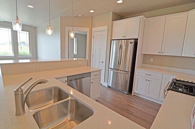 Building Photo - Luxury Four Bedroom with Farmland Views