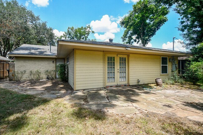 Building Photo - 5209 De Milo Dr