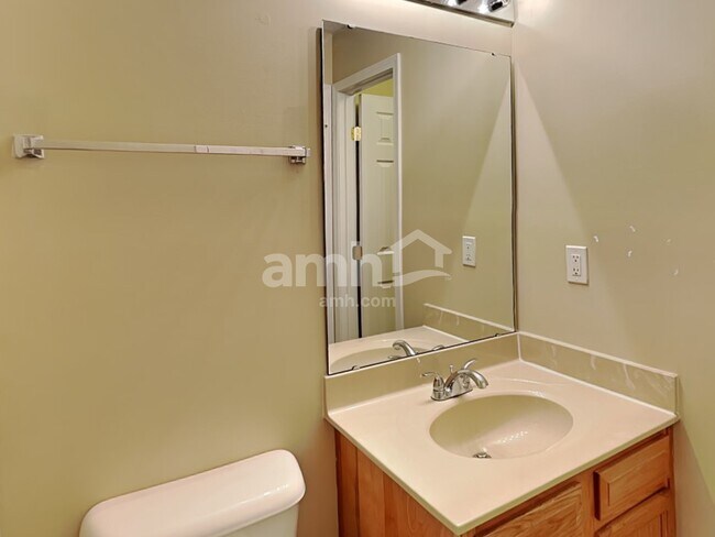 Building Photo - 5 S Ridge Dr