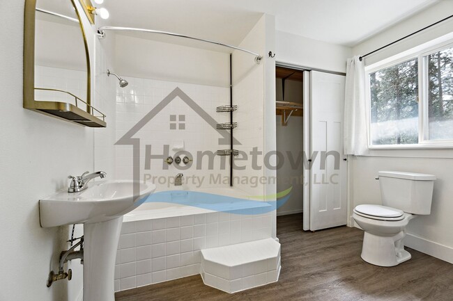 Building Photo - 4 Bedroom 4 Bathroom Home with Attached 2-...