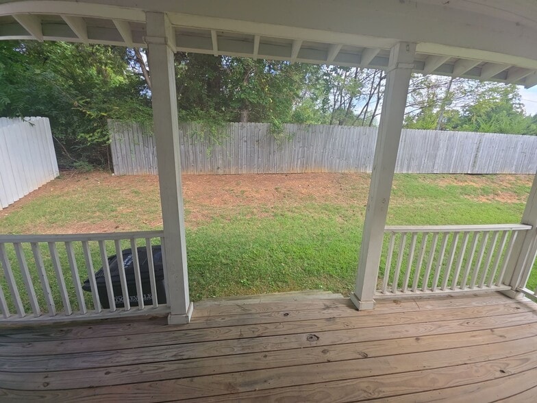 Building Photo - 409 Juniper Dr