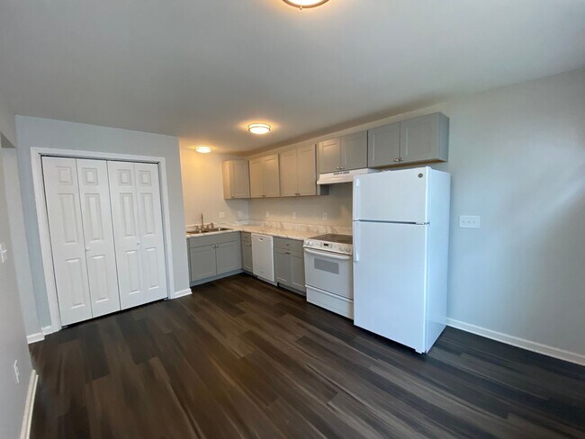 Primary Photo - Great Location-2 Bedroom Duplex Now Availa...