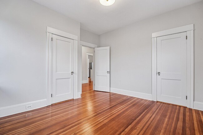 Building Photo - 1154 Anderson Ave