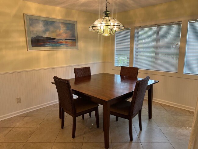 Building Photo - Unfurnished First Floor 3BR Condo in Sea P...