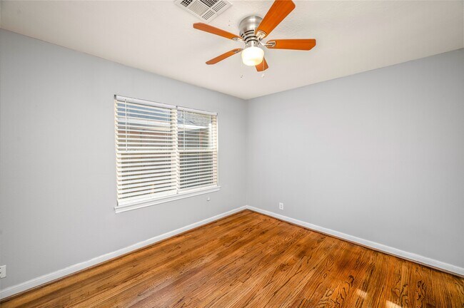 Building Photo - 8527 Greenbush St