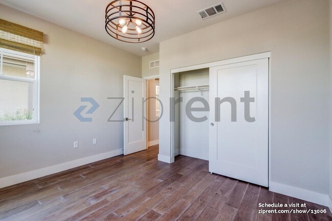 Building Photo - 2511 Artesian Ave