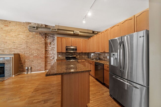 Building Photo - 1631 S Michigan Ave