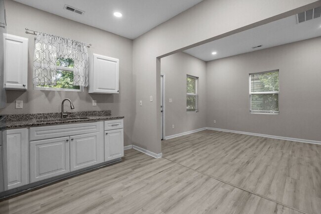Building Photo - 126 Linden Ave