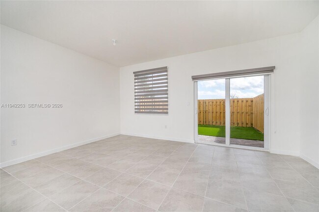 Building Photo - 2747 SE 26th Rd