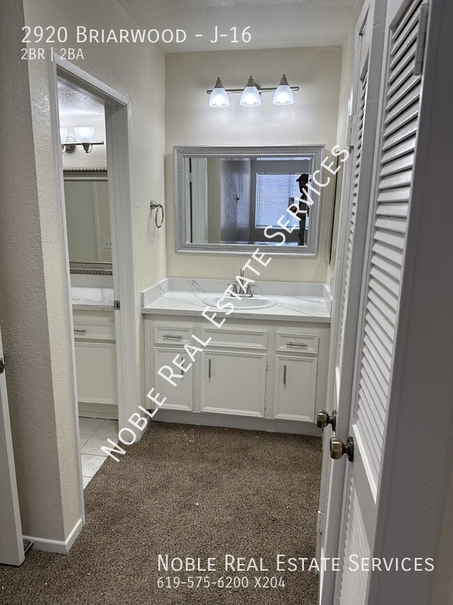Building Photo - 2920 Briarwood-J-16