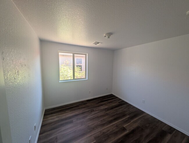 Building Photo - Great Northwest Tucson Area Location