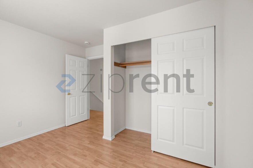 Building Photo - Unit