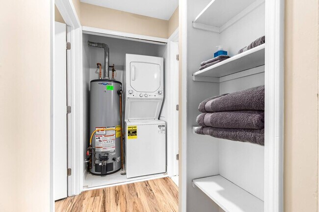 Building Photo - 18308 Mesle St