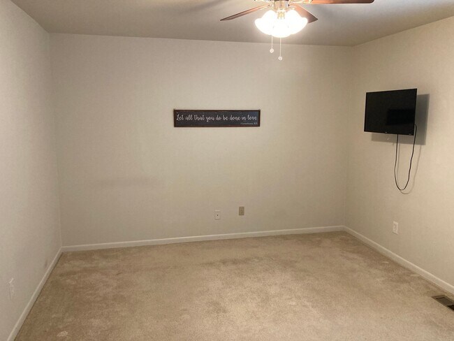 Building Photo - Great 2 Bed 1.5 Bath Home in Franklin!