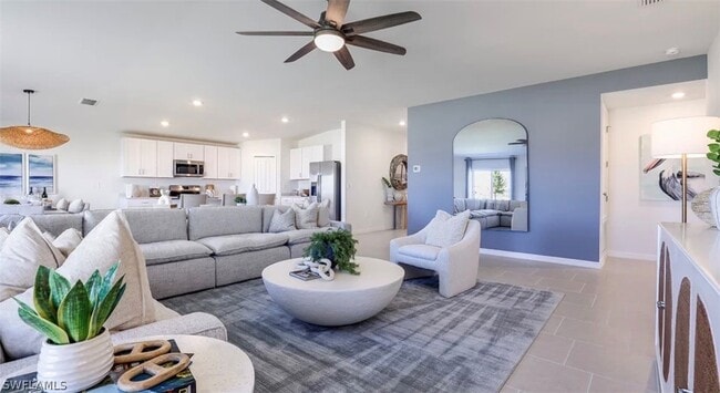 Building Photo - 329 Marta Dr