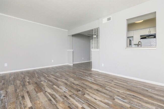Building Photo - 1212 Hampshire Ln