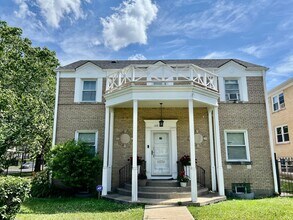 Building Photo - Private & Charming 2 Bed/1 Bath Ranch Styl...