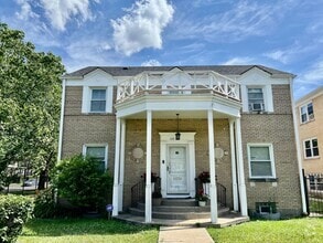 Building Photo - Private & Charming 2 Bed/1 Bath Ranch Styl...