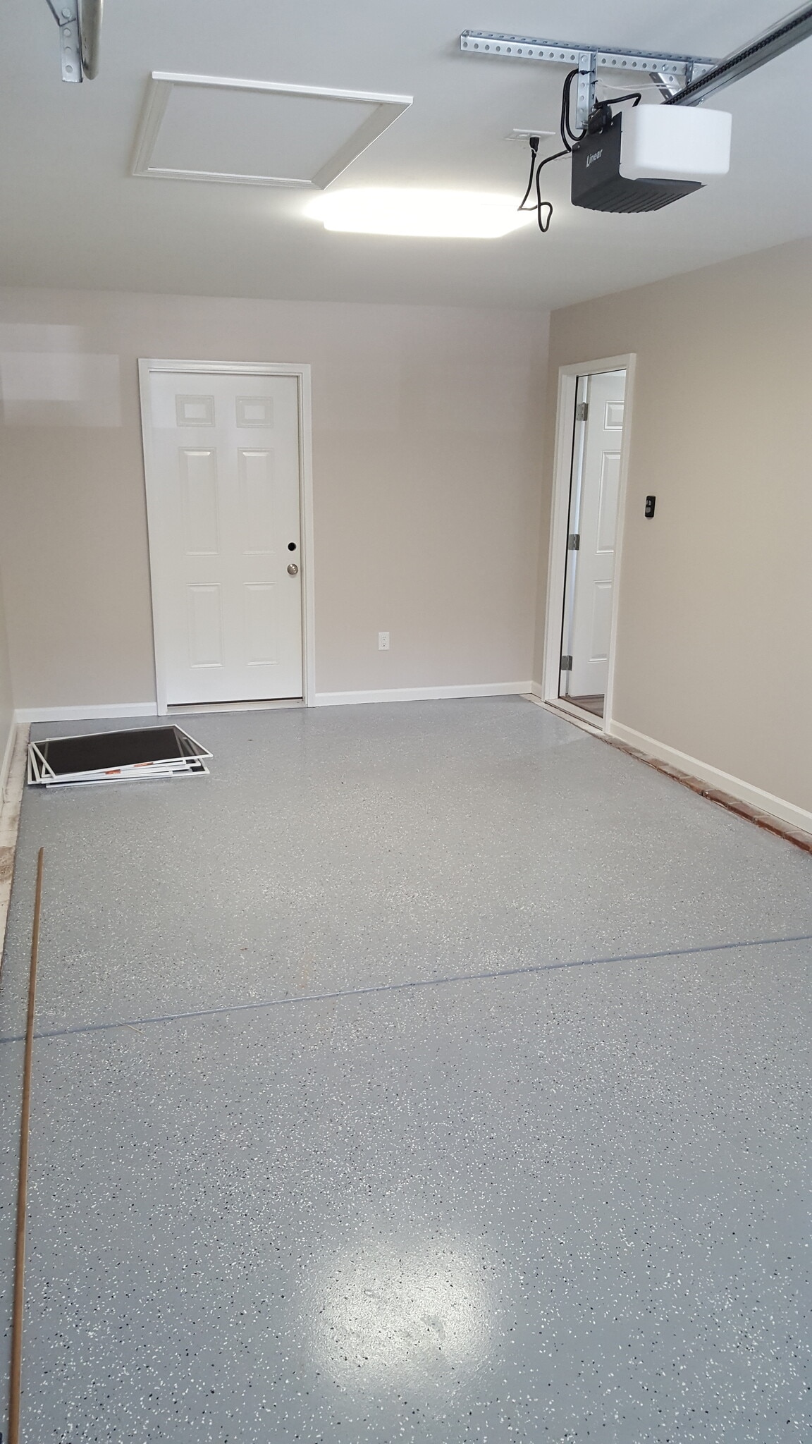 Building Photo - 6693 Pine Ridge Dr