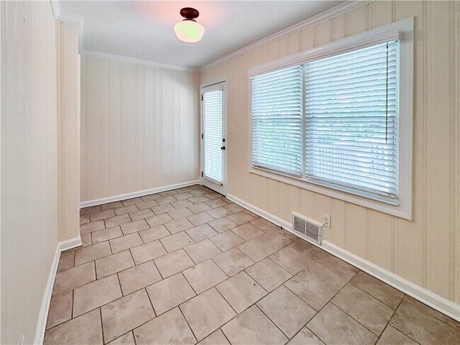 Building Photo - 6058 Harleston Rd NE