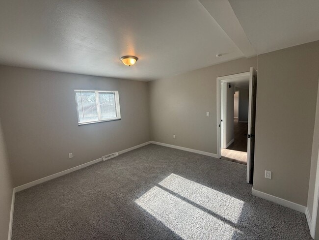 Building Photo - 8886-8888 N Lowell Blvd