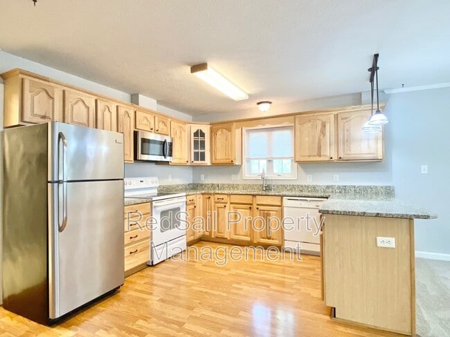 Building Photo - 102 Thunderbird Ln