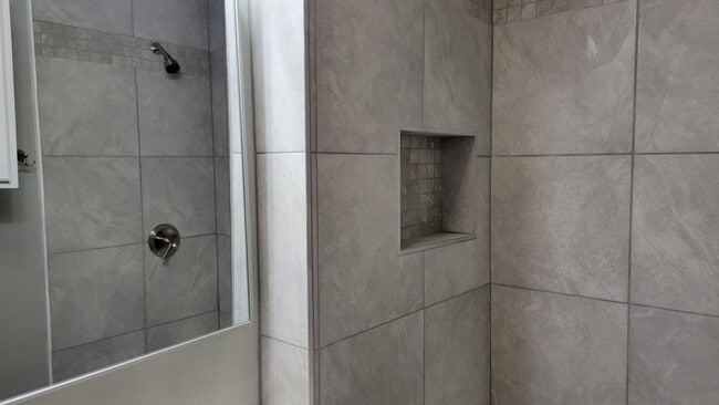 Building Photo - Totally Updated 3/1/2 A MUST SEE! Available July 2026