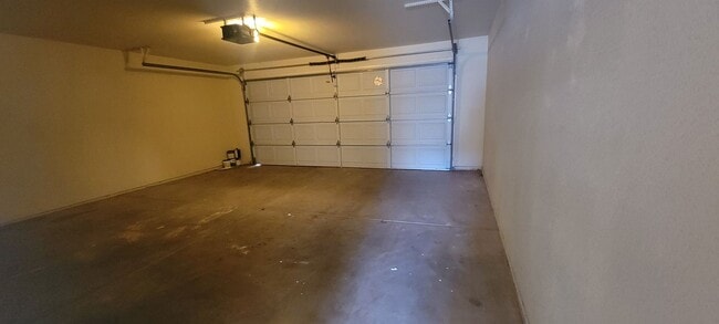 Building Photo - Unfurnished, 1-year long-term rental