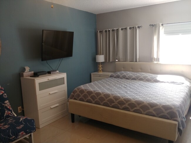 Master Bedroom - 120 NE 20th Ave