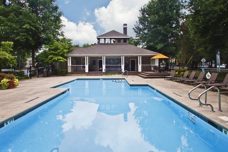 Building Photo - Bridges at Chapel Hill