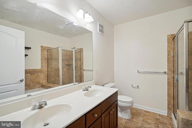 Building Photo - 22936 Spicebush Dr