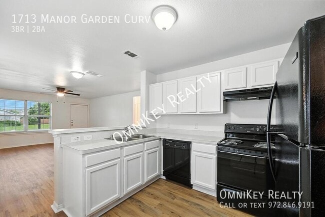 Building Photo - 1713 Manor Garden Curve