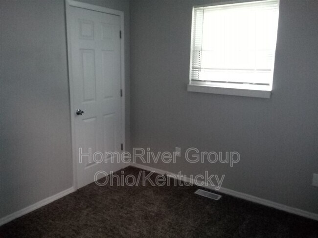 Building Photo - 973 Deerfield Ct