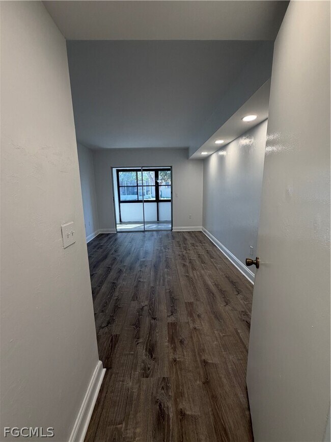 Building Photo - 606 SE 6th St