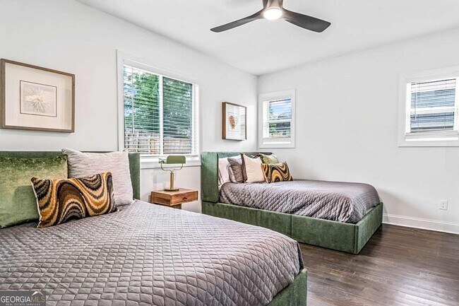 Building Photo - 620 Echo St NW