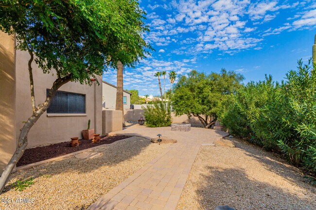 Building Photo - 16411 N Skyridge Ln
