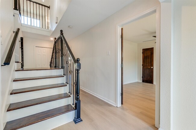 Building Photo - 1424 Stagecoach Dr