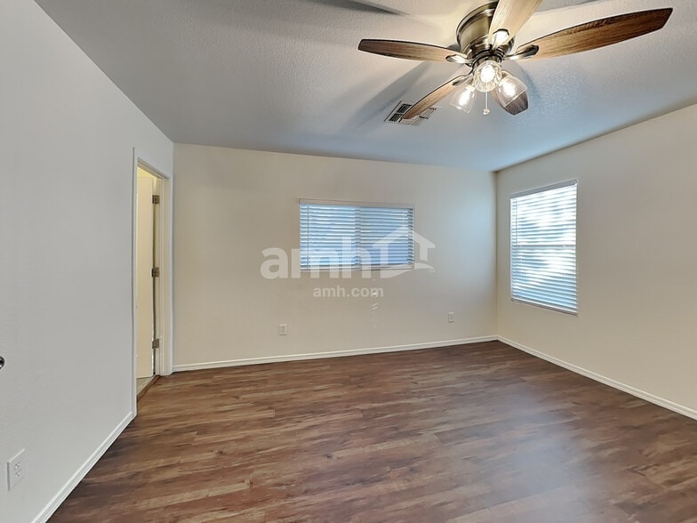 Building Photo - 3035 W Lucia Dr