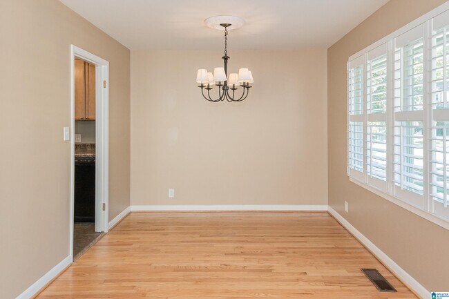 Building Photo - 615 Broadway St