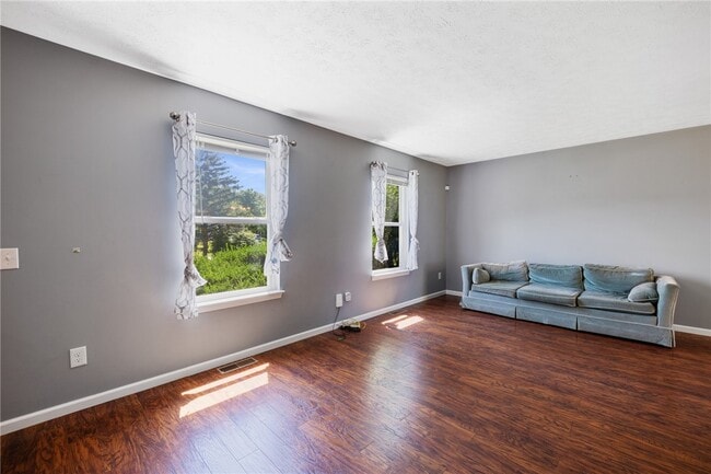 Building Photo - 40 Alverstone Way