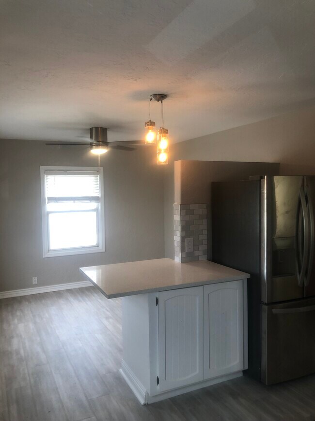 Building Photo - 1475 W 4800 S