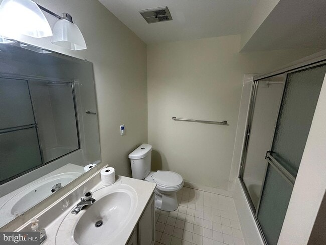 Building Photo - 4054 Norbeck Square Dr