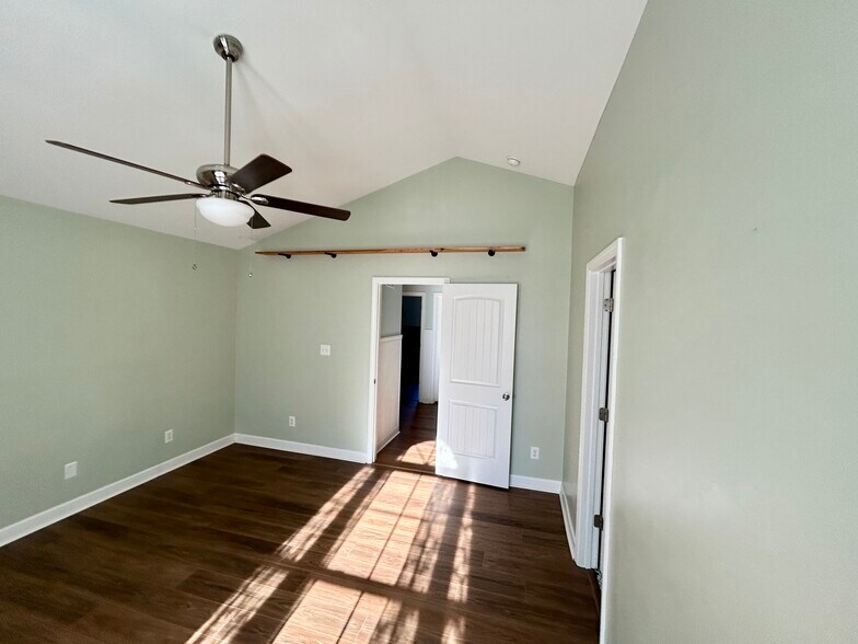 Building Photo - 301 Kraft St