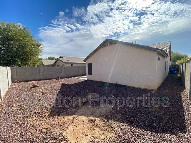 Building Photo - 10834 W Wilshire Dr