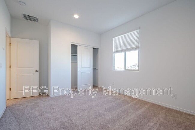 Building Photo - 11988 N 169th Ave