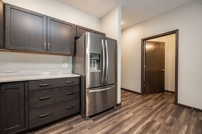 Building Photo - Spacious Townhome In The Kingston Neighborhood