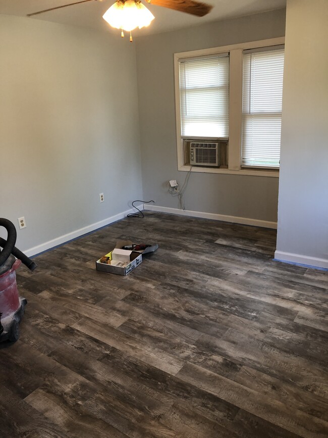 Building Photo - 162 Armour St